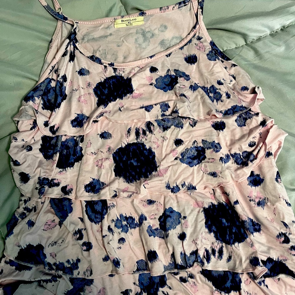 Flowy lightweight women’s breast feeding tank top, lightly worn